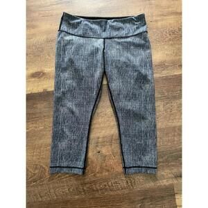 Lululemon Althletica Women's size 10‎ Black and White Heather 17" Capri